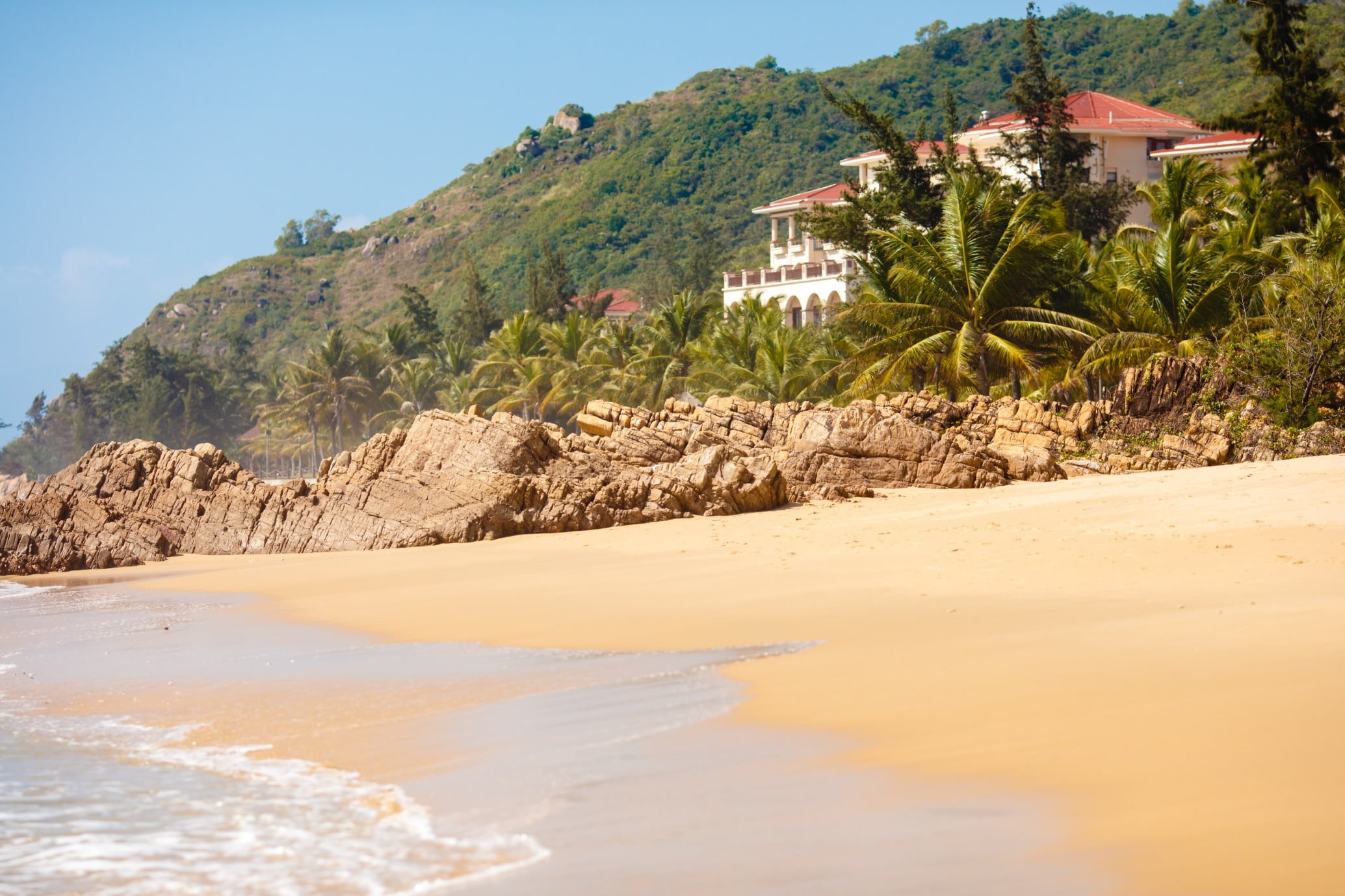 Luxury Villas in North Goa vs. South Goa: Which is Right for You?